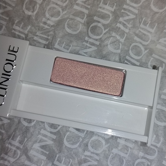 clinique strawberry fudge eye shadow - Picture 5 of 5